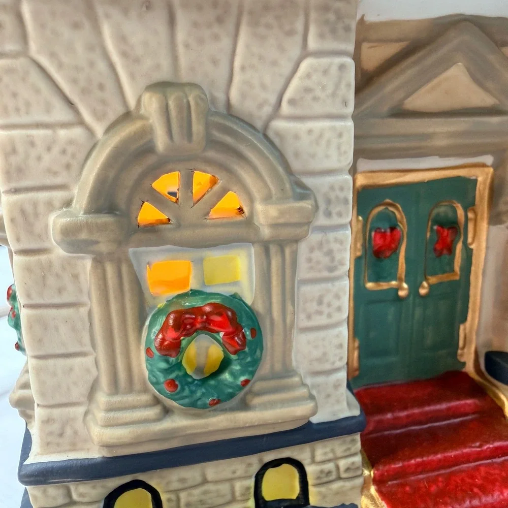 Heartland Valley Village Hotel Charleston 2006 O'Well Lighted Porcelain House